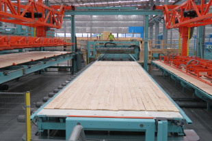 Solid fast movable table PE coated for billet assembly