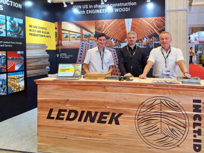 SZJ Ledinek Engineering v ZDA montira najbolj napredno linijo za izdelavo lepljenih nosilcev iz masivnega lesa na svetu