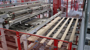 60 Cross conveyor with single piece feeder