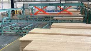 12. Vacuum stacking device for transporting raw CLT panels
