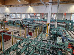 7.	Finger jointing machine Kontizink 4000 with glue application