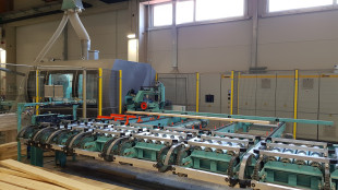 6-pull-of-with-lug-chains-and-alignment-roll-conveyor-infeed-to-fj-eurozink-compact