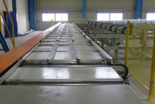 Side sweep chains with ending roller conveyor