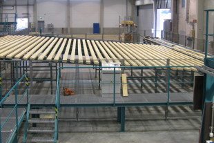 Side sweep chains with ending roller conveyor