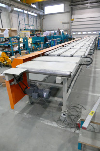 Side sweep chains with ending roller conveyor