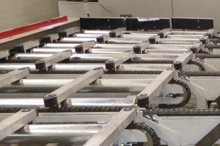 Side sweep chains with ending roller conveyor