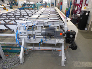 Side sweep chains with ending roller conveyor