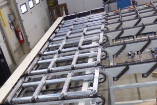 Side sweep chains with ending roller conveyor