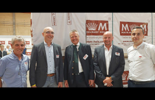 Od leve: Roman Slana - vodja montaže; Gregor Ledinek, Richard Stralz, Bernhard Fandl - prodaja Ledinek; Tomaž Hodnik - vodja projekta