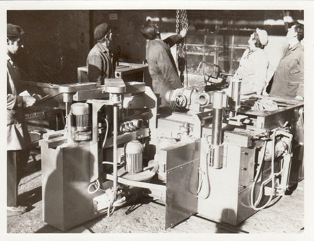 Nalaganje stroja v Pajkovi ulici konec sedemdesetih let